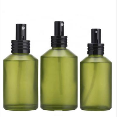 Botella de vidrio verde mate de Chillys para embalaje cosmético