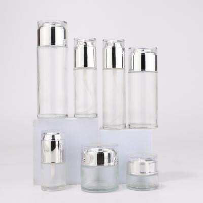 juego de botellas de vidrio cosmético blanco con bomba para envases cosméticos
