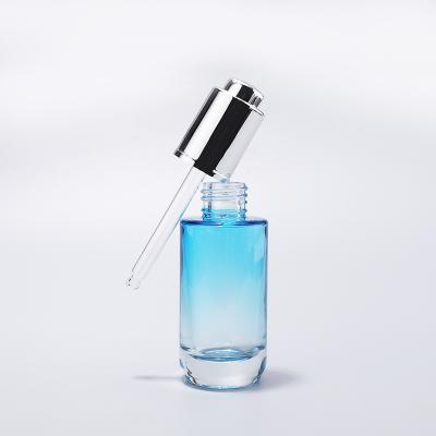 Nuevo diseño de botella de vidrio con bomba de aluminio de 30 ml.
