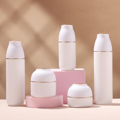 Frasco de cosméticos con tapa de rayas verticales