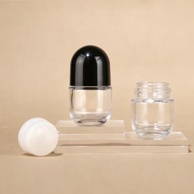 Botella de vidrio de 50 ml con forma de cápsula y aplicador roll-on