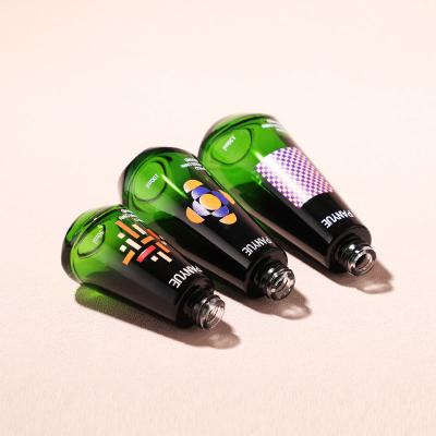 Juego de botellas de vidrio con degradado verde