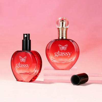 Frasco con forma de corazón y degradado rojo